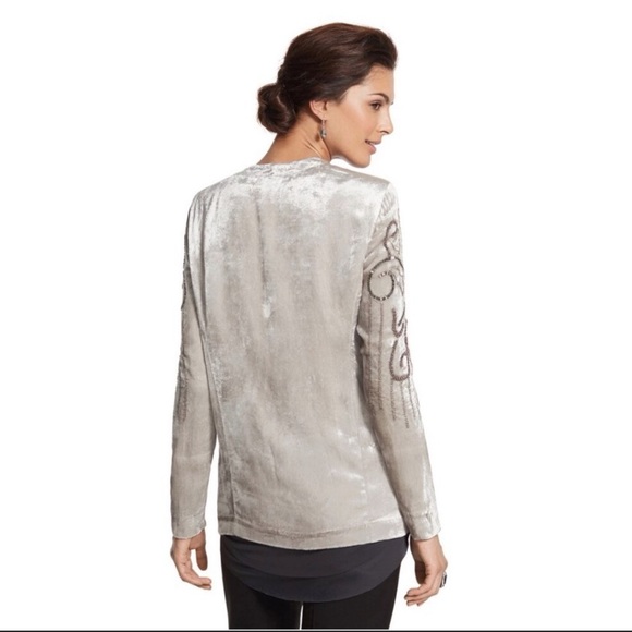 ❌ SOLD ❌ Chico’s size 2 gray/silver velvet jacket - Picture 3 of 14
